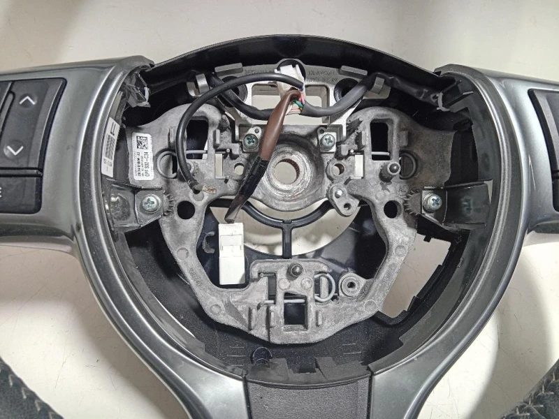 Volante 306744199B4W-AD Toyota Yaris IV 2017