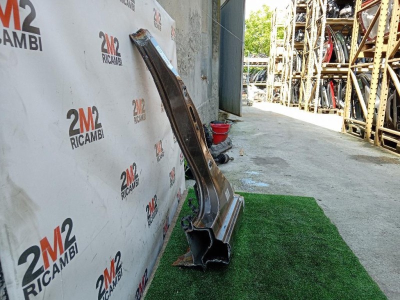 Montante Centrale DX MONTANTE CENTRALE DX Renault CLIO V 2019