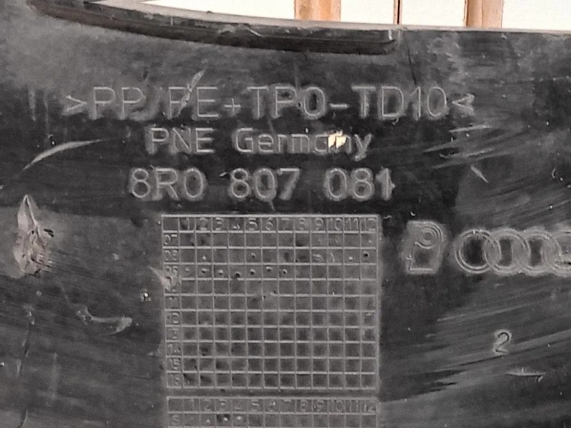 Rivestimento Frontale Parte SUP ANT 8R0 807 081 Audi Q5 8RB 2012