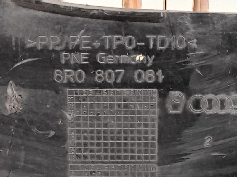 Rivestimento Frontale Parte SUP ANT 8R0 807 081 Audi Q5 8RB 2012