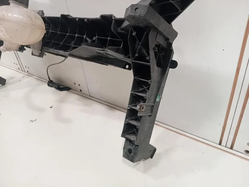 Rivestimento Frontale Parte SUP ANT RIVESTIMENTO FRONTALE PARTE SUP ANT Opel Vivaro A 2007