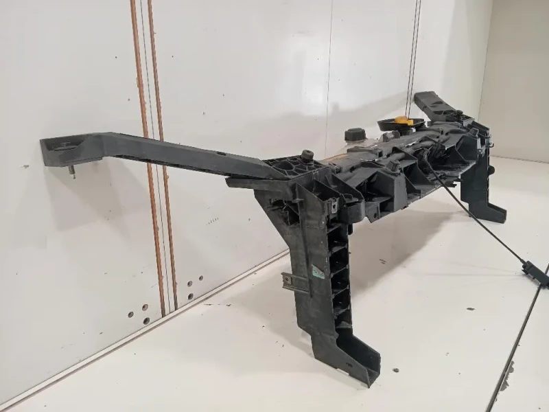 Rivestimento Frontale Parte SUP ANT RIVESTIMENTO FRONTALE PARTE SUP ANT Opel Vivaro A 2007