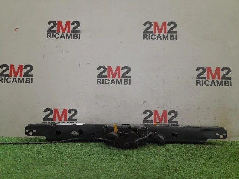 Rivestimento Frontale Parte SUP ANT  Opel Zafira C 2012