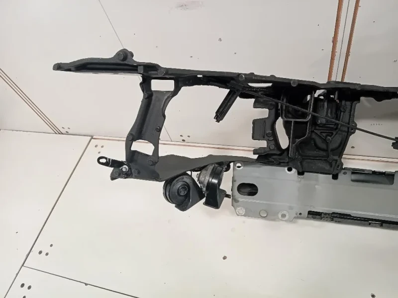 Rivestimento Frontale Parte SUP ANT 31283053 Volvo V60 I 2010