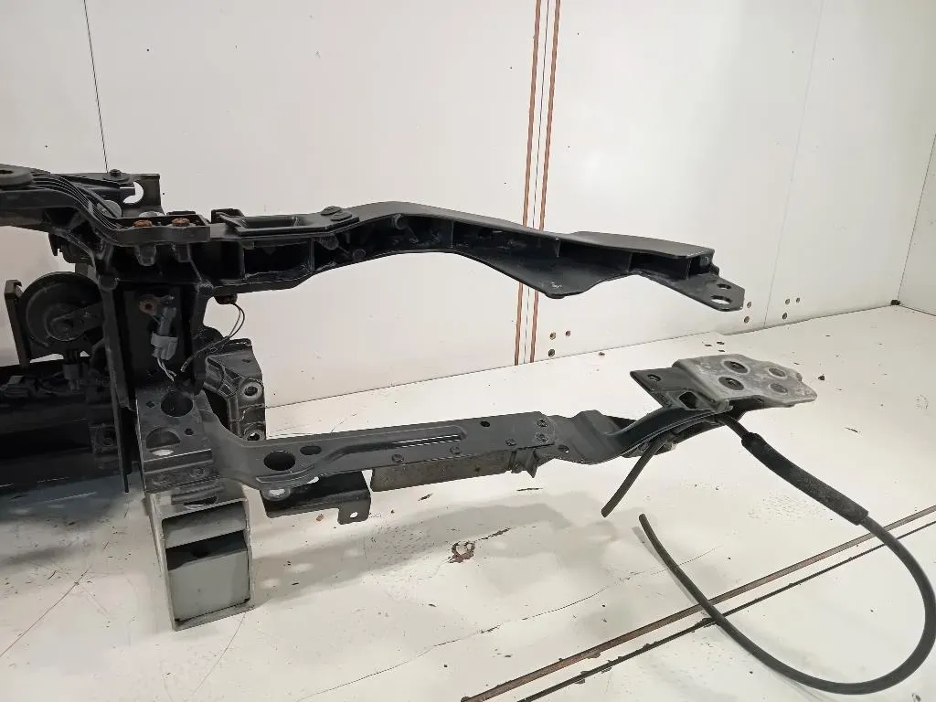 Rivestimento Frontale ANT GX73-13N079-A Jaguar XE 2015