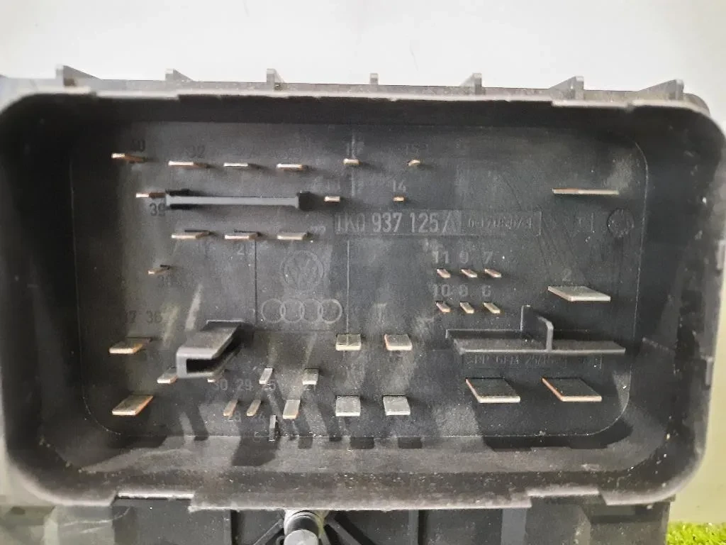 Scatola Fusibili 1K0937125 CANTRALINA ANTERIORE Audi A3 8P1 2004