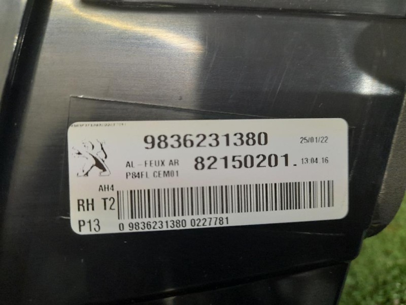 Fanale INT POST DX 9836231380 82150201 Peugeot 3008 II 2016