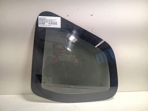 Cristallo Fisso Parafango POST SX 833071478R Dacia Duster I 2014