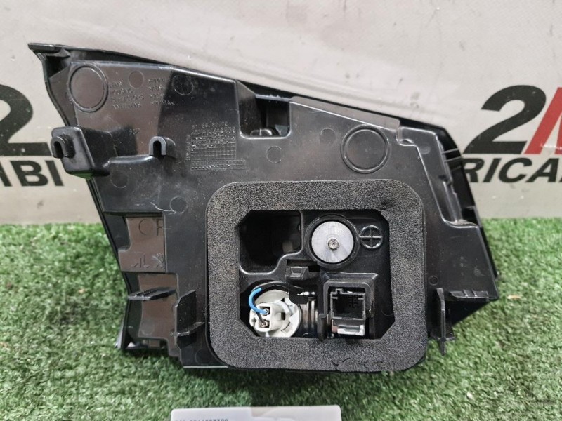 Fanale INT POST DX 9811027780 Peugeot 5008 II 2017