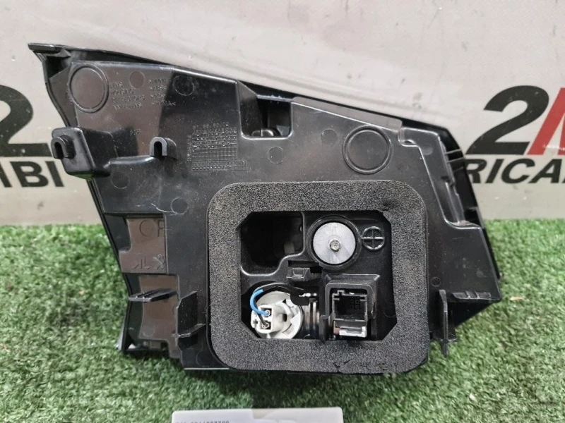 Fanale INT POST DX 9811027780 Peugeot 5008 II 2017