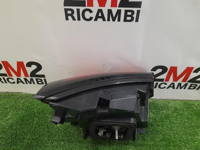 Fanale INT POST DX 9811027780 Peugeot 5008 II 2017