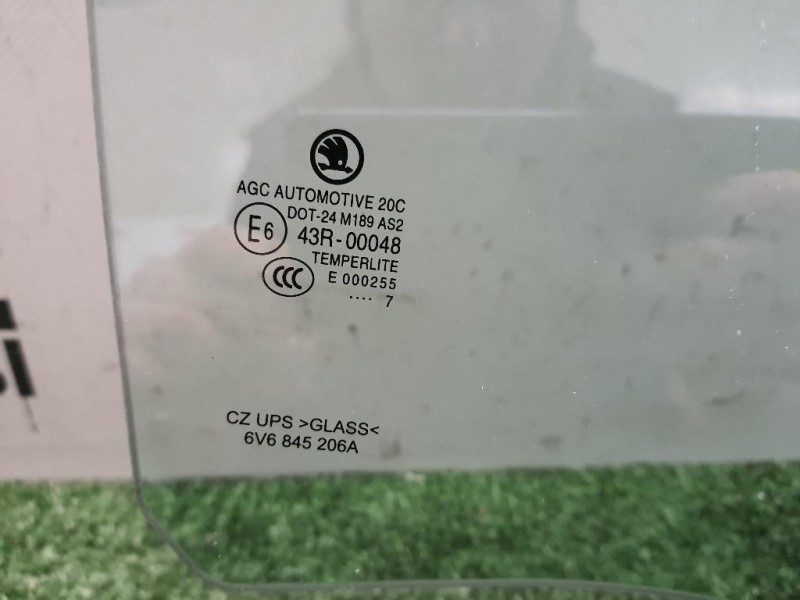 Cristallo Scendente Porta POST DX 6V6845206 Skoda Fabia NJ3 2014