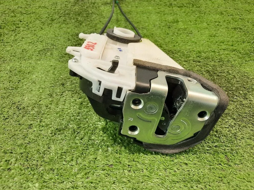 Serratura Porta POST DX 690500D320 Toyota Yaris IV 2017