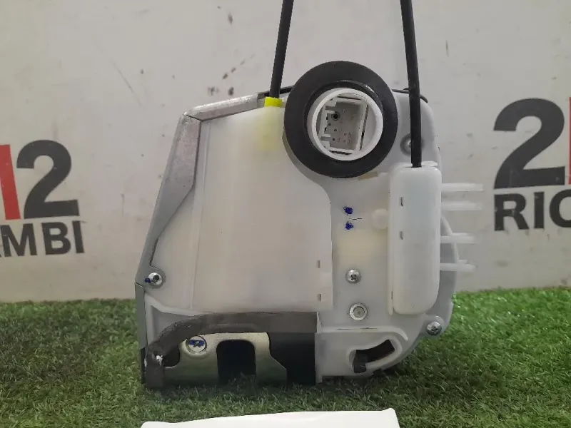 Serratura Porta POST SX 690600D110 Toyota Yaris IV 2012