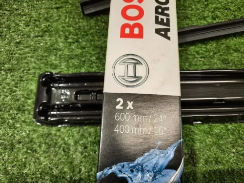 Spazzola Tergicristallo A295S BOSCH COPPIA NUOVO Citroen C3 Picasso 2009
