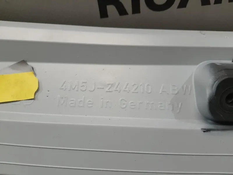 Spoiler Frangivento POST 1550673 4M5JZ44210 Ford Focus II 2005