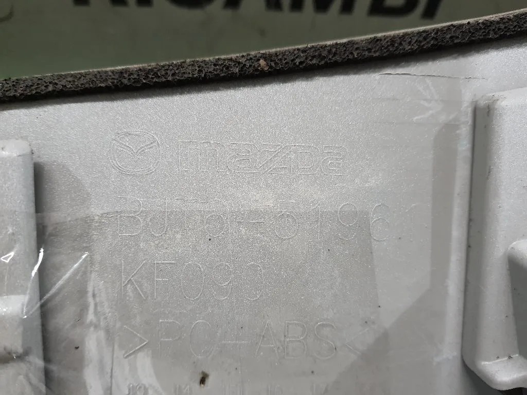 Spoiler Frangivento POST BJT651961 Mazda 3 III 2014