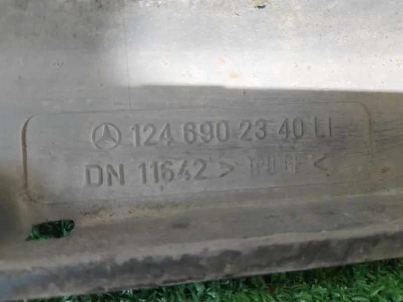 Spoiler Sottoporta SX A1246902340 Mercedes Classe E W124 1985