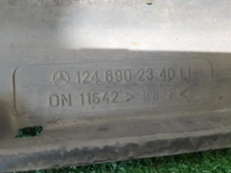 Spoiler Sottoporta SX A1246902340 Mercedes Classe E W124 1985