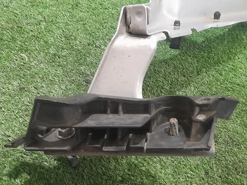 Staffa Angolare Paraurti ANT SX Audi A4 8K5 Avant 2008