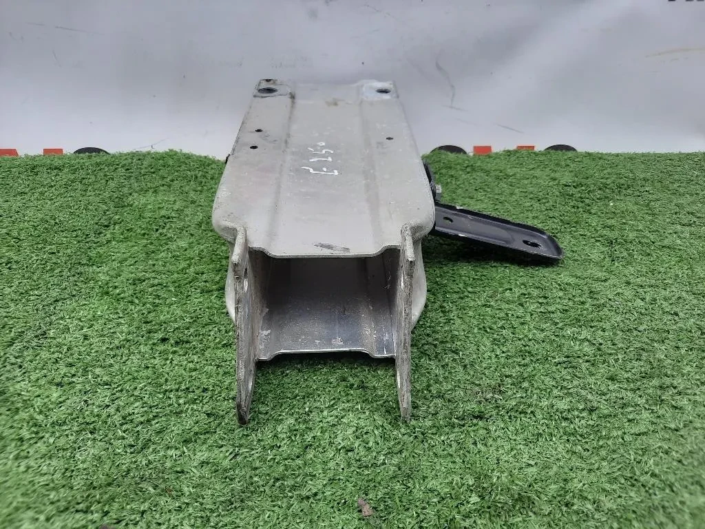 Staffa Angolare Paraurti ANT SX A 207 820 00 95 Mercedes Classe E S212 SW 2009