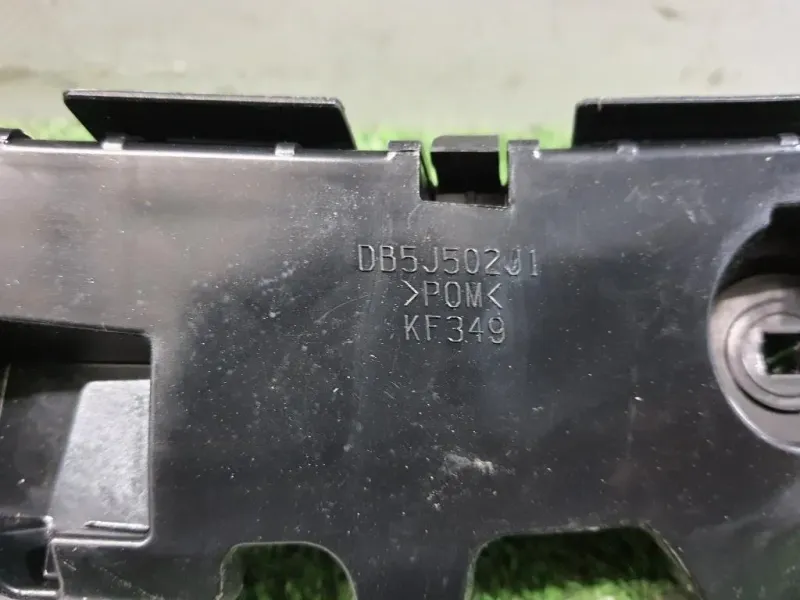 Staffa Sostegno Estparaurti POST SX DB5J502J1 Mazda 2 III 2014