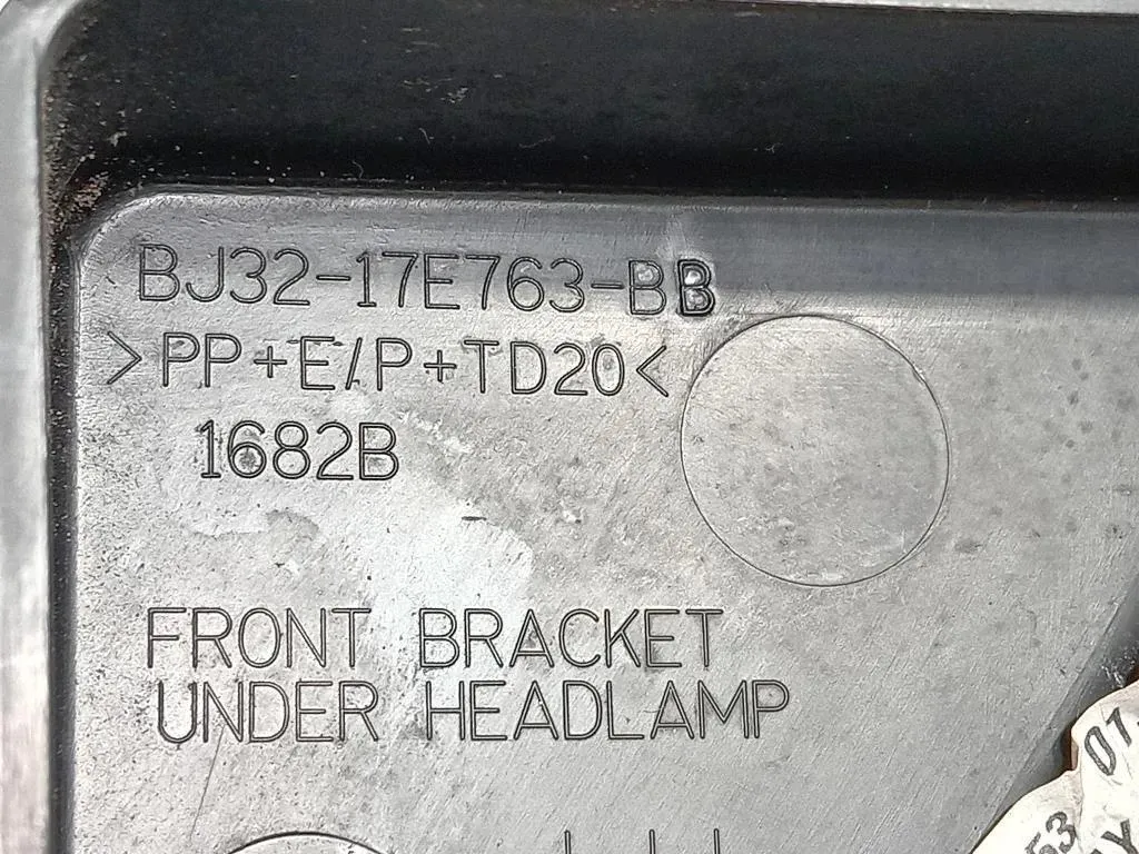 Staffa Sostegno Paraurti ANT SX BJ32-17E763-BB Land Rover Range Rover Evoque I 2011