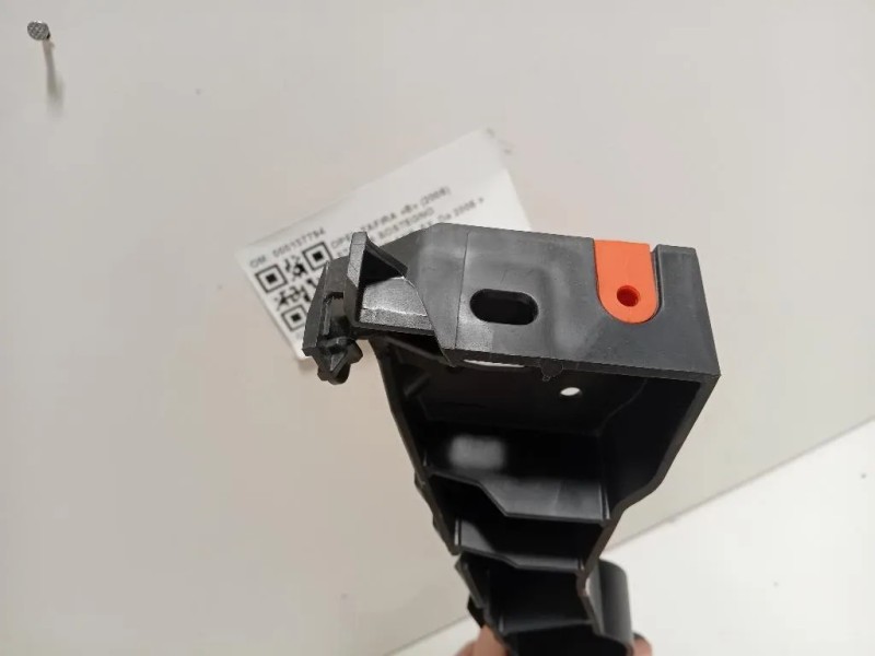 Staffa Sostegno Paraurti ANT SX 000137794 Opel Zafira B 2005