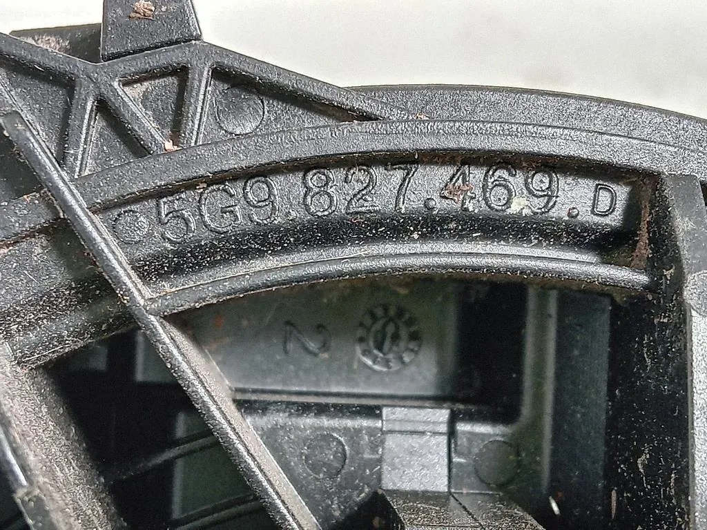 Stemma Portello POST 5G9827469D Volkswagen GOLF VII 2017