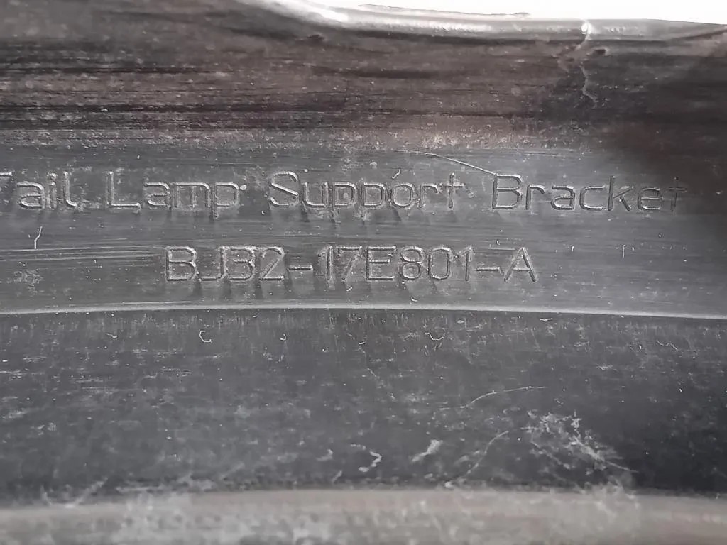 Supporto Fanale POST SX BJ32-17E801-A SX Land Rover Range Rover Evoque I 2011