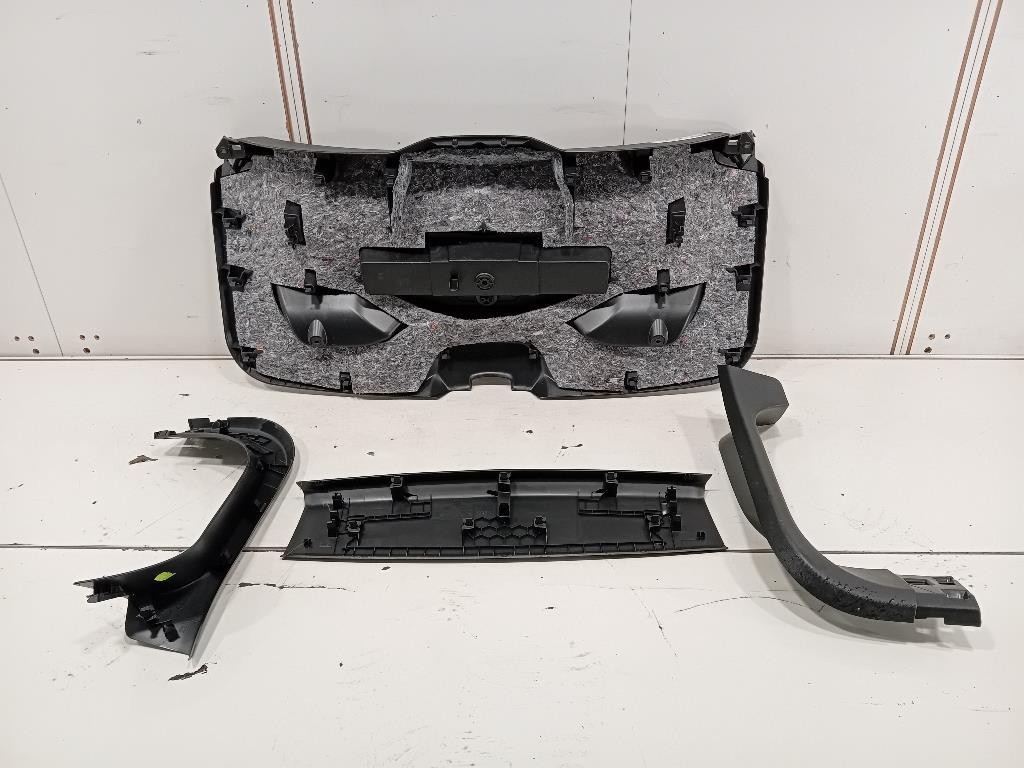 Pannello Rivestimento Portello Centrale POST Peugeot 2008 II 2020