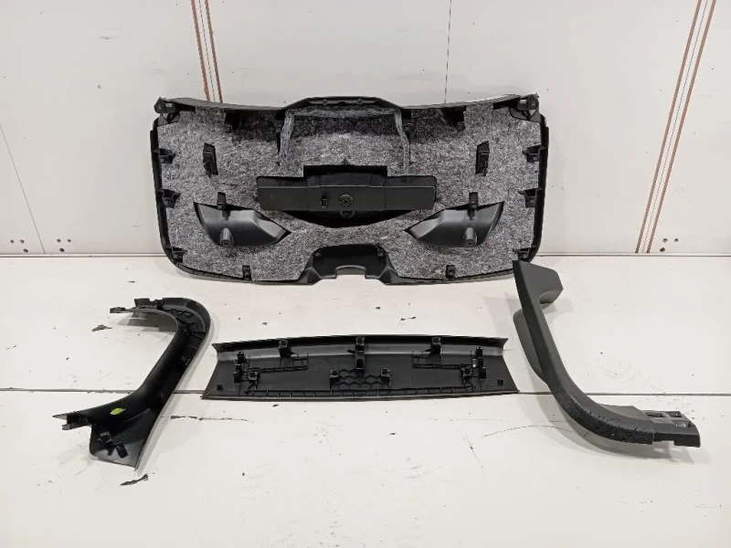 Pannello Rivestimento Portello Centrale POST Peugeot 2008 II 2020