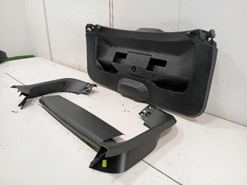 Pannello Rivestimento Portello Centrale POST Peugeot 2008 II 2020