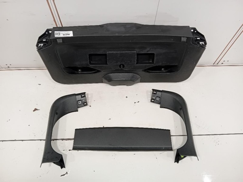 Pannello Rivestimento Portello Centrale POST Peugeot 2008 II 2020