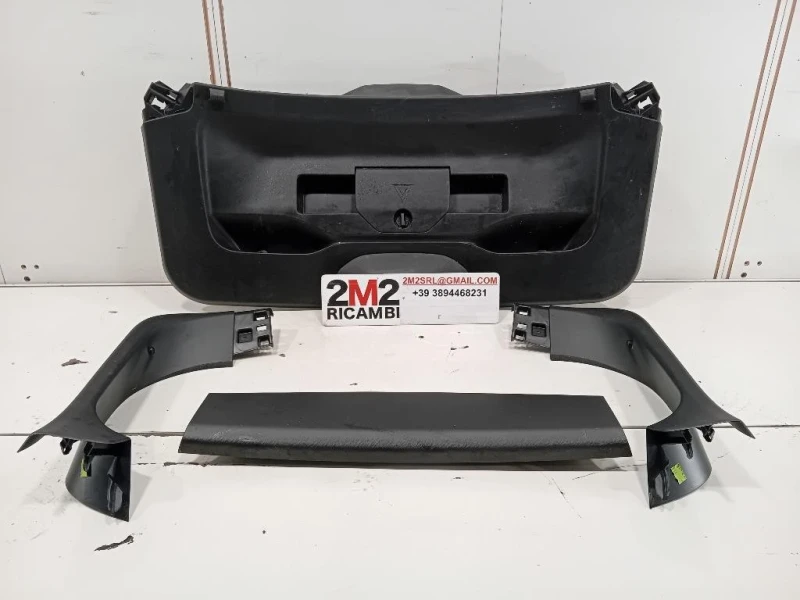 Pannello Rivestimento Portello Centrale POST Peugeot 2008 II 2020