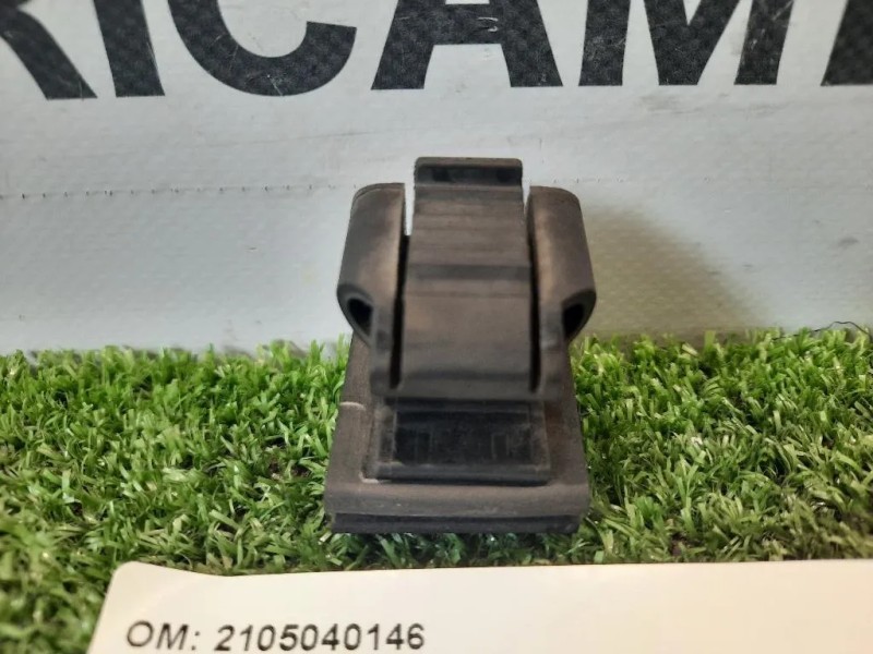 Supporto Radiatore Acqua ANT SX 2105040146 Mercedes Classe SLK R170 1997