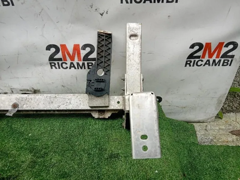 Supporto Radiatore Acqua INF ANT SUPPORTO RADIATORE ACQUA INF ANT Mercedes Classe B W246 2012