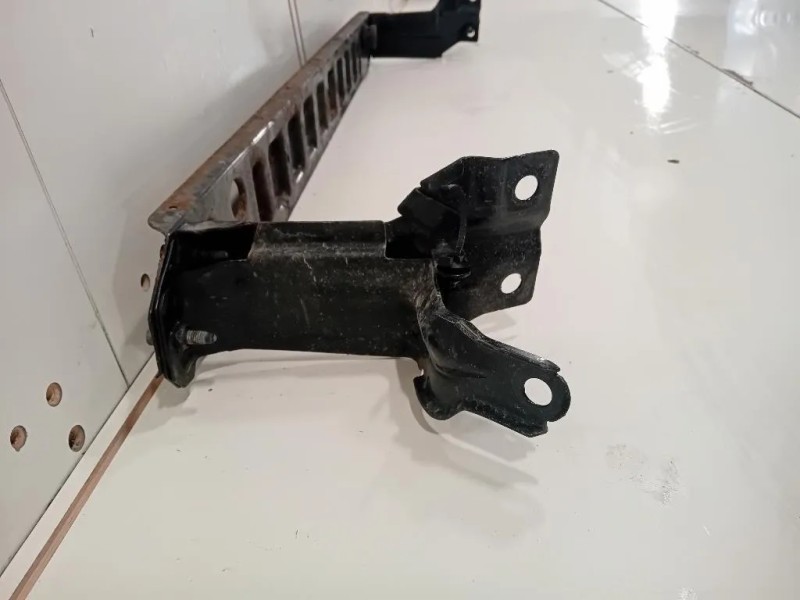 Supporto Radiatore Acqua INF ANT SUPPORTO RADIATORE ACQUA INF ANT Volvo V60 I 2010