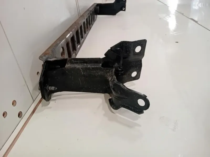 Supporto Radiatore Acqua INF ANT SUPPORTO RADIATORE ACQUA INF ANT Volvo V60 I 2010