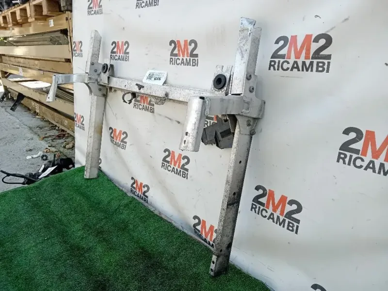 Supporto Radiatore Acqua SUP ANT SUPPORTO RADIATORE ACQUA SUP ANT Mercedes Classe B W246 2012