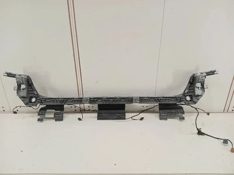 Supporto Spoiler Paraurti POST 8W9 807 385 Audi A4 8W5 Avant 2015