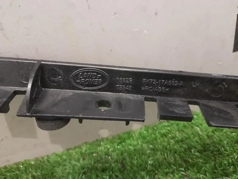 Supporto Spoiler Paraurti POST FK7217A882A Land Rover Discovery V 2016