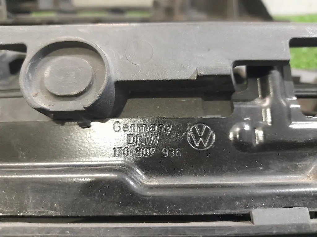 Supporto Spoiler Paraurti POST 1T0807936 Volkswagen Caddy III 2004