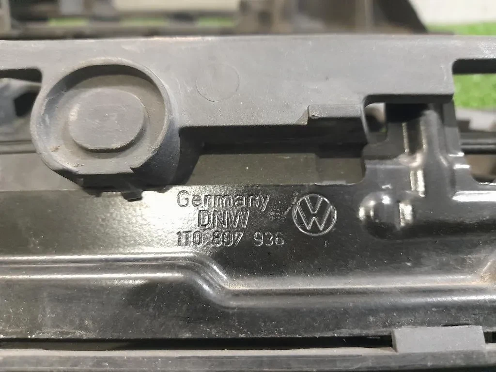 Supporto Spoiler Paraurti POST 1T0807936 Volkswagen Caddy III 2004