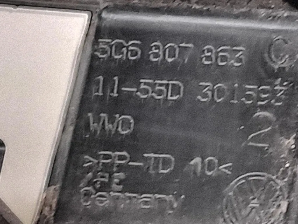 Supporto Spoiler Paraurti POST 5Q6807863 Volkswagen GOLF VII 2013