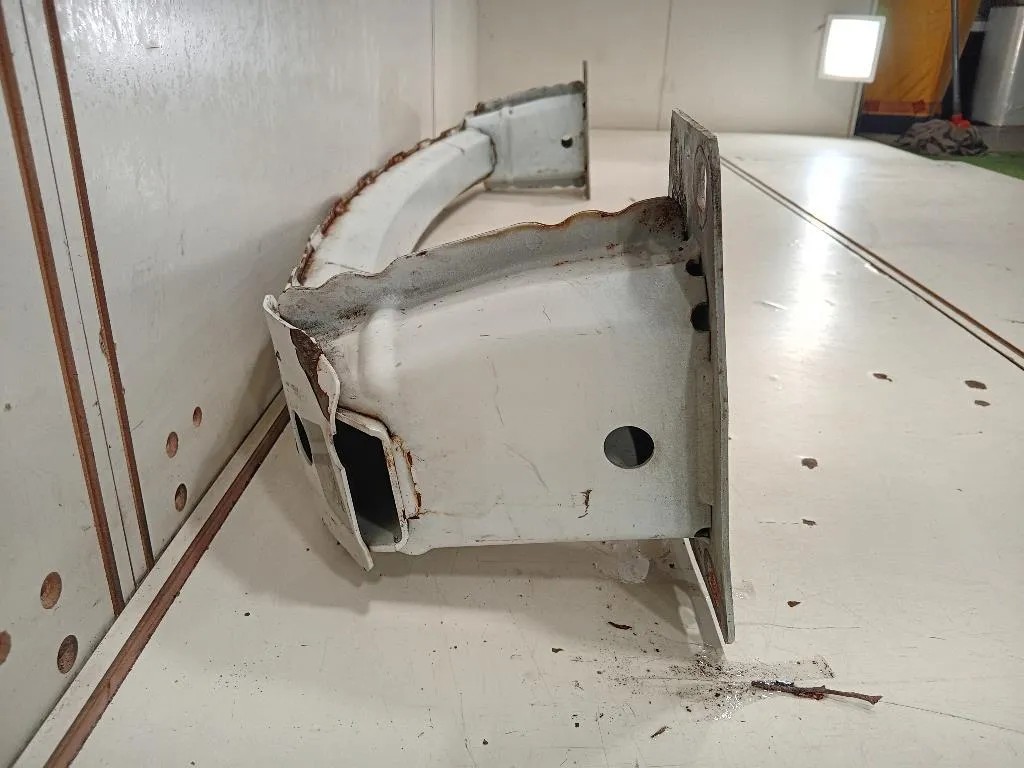 Traversa Paraurti ANT BJ32-17F021-AB Land Rover Range Rover Evoque I 2011