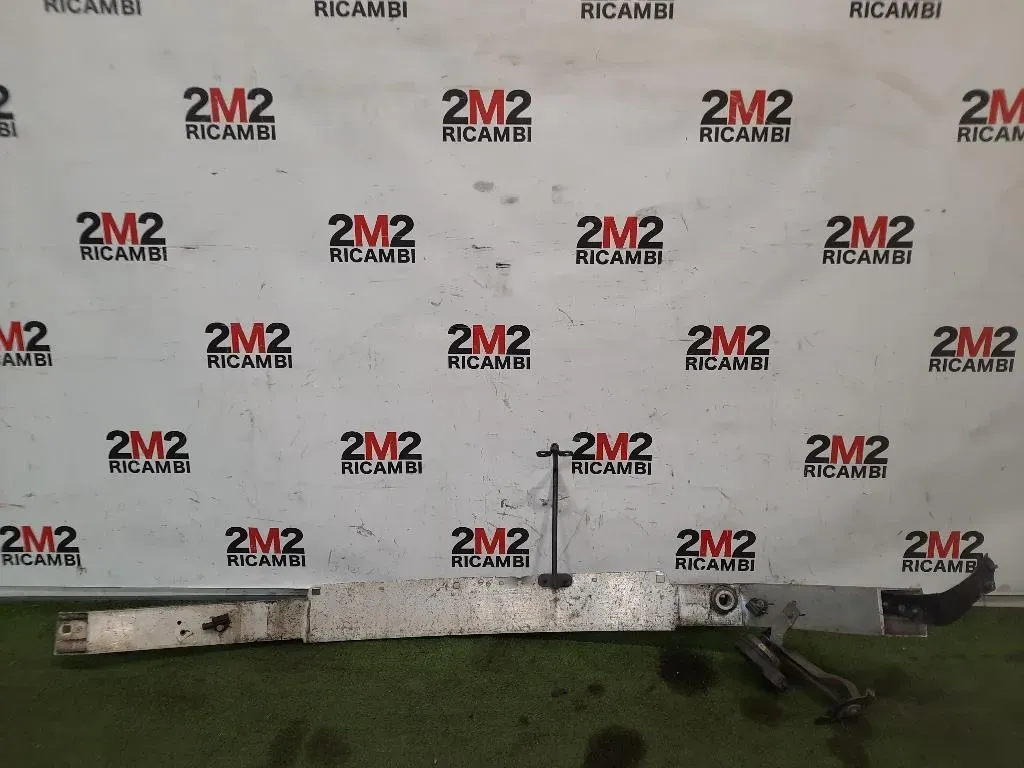 Traversa Paraurti ANT A2076201600 Mercedes Classe C W204 2011