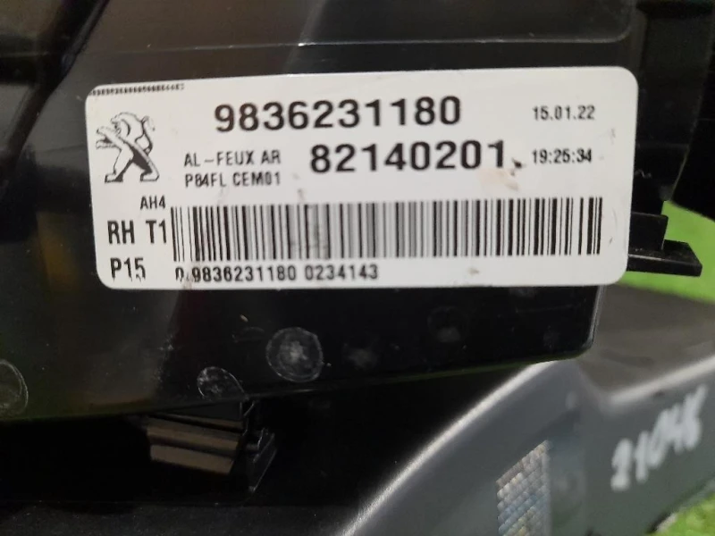 Fanale EST POST DX 9836231180 82140201 Peugeot 3008 II 2016