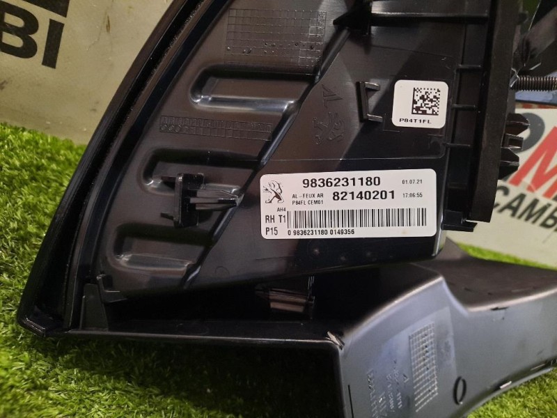 Fanale EST POST DX 9836231180 Peugeot 3008 II 2016