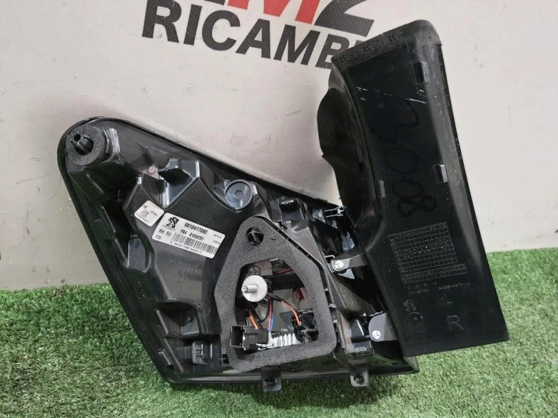 Fanale EST POST DX 9810477080 Peugeot 3008 II 2016